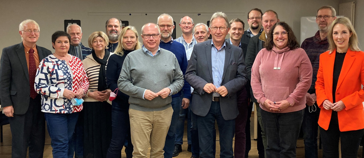 Der neue Vorstand des CDU-Gemeindeverbandes Unkel um den Vorsitzenden Markus Fischer (vorn 4. v. r.) mit Ellen Demuth MdL (vorn rechts) und dem Kreisvorsitzenden Erwin Rddel MdB (vorn 3. v. r.) - (Die Masken wurden nur fr die Fotos kurz abgenommen)