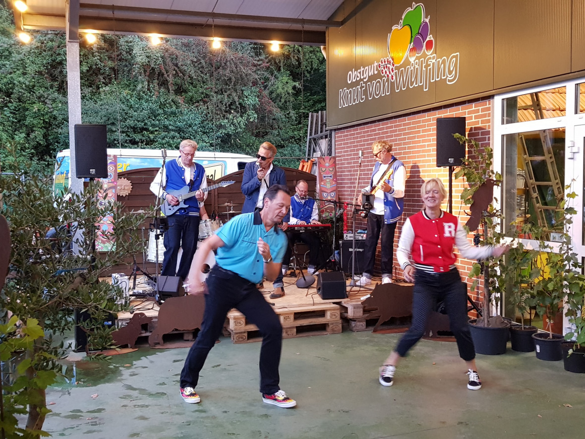 Sam Cheanz & the Blue Denims versetzten die Gste des Sommerfestes der CDU Unkel in die Zeit von Elvis Presley 