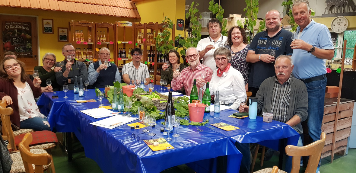 Bei einer Weinprobe whlte die CDU Unkel ihre Weine fr das Wein- und Heimatfest aus.