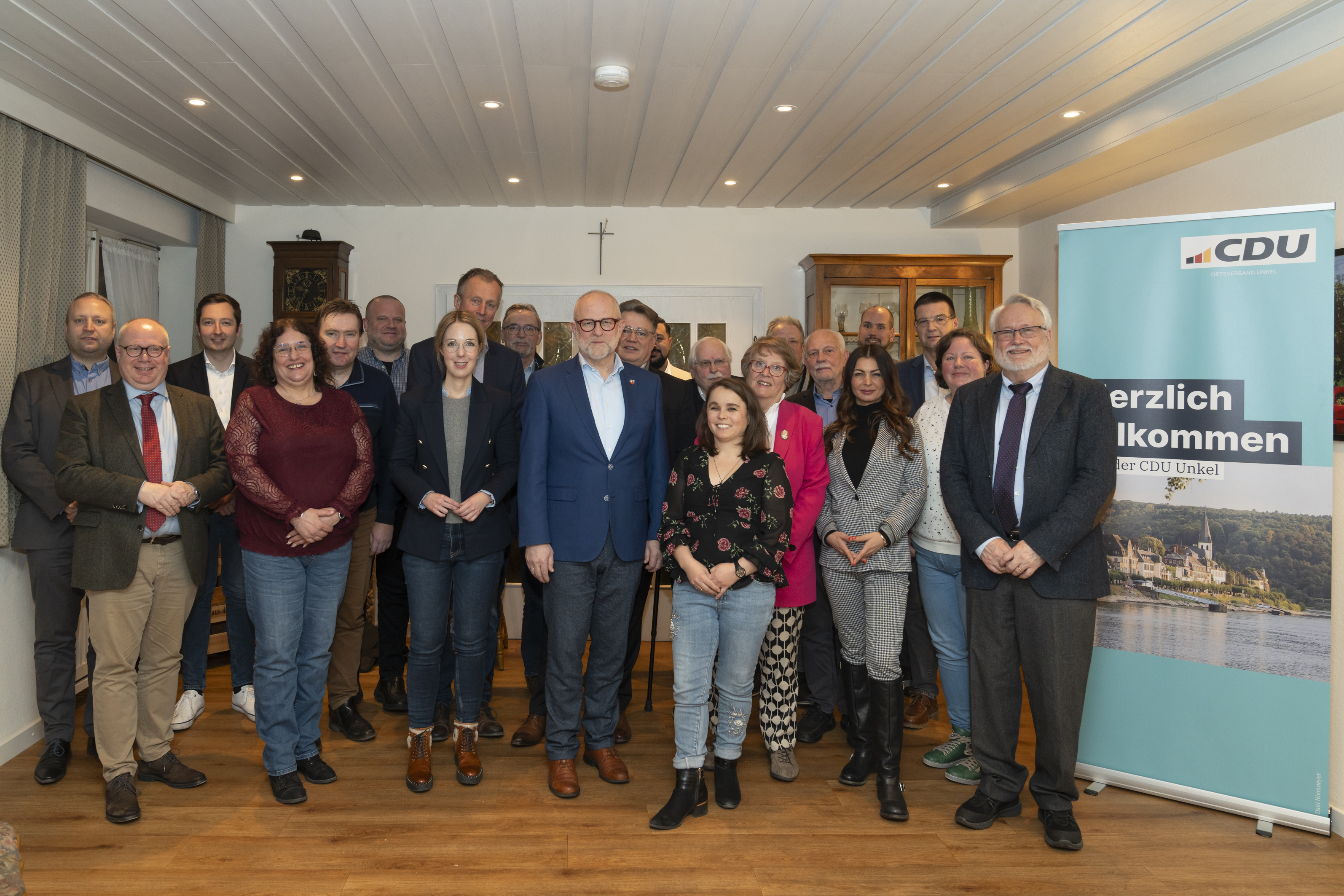 Ein starkes Team: Die Kandidatinnen und Kandidaten der CDU fr den Stadtrat mit dem  Stadtbrgermeister-Kandidaten Alfons Muhoff sowie der Landtagsabgeordneten Ellen Demuth und dem CDU-Gemeindeverbandsvorsitzenden Markus Fischer
Foto: CREATIV PICTURE