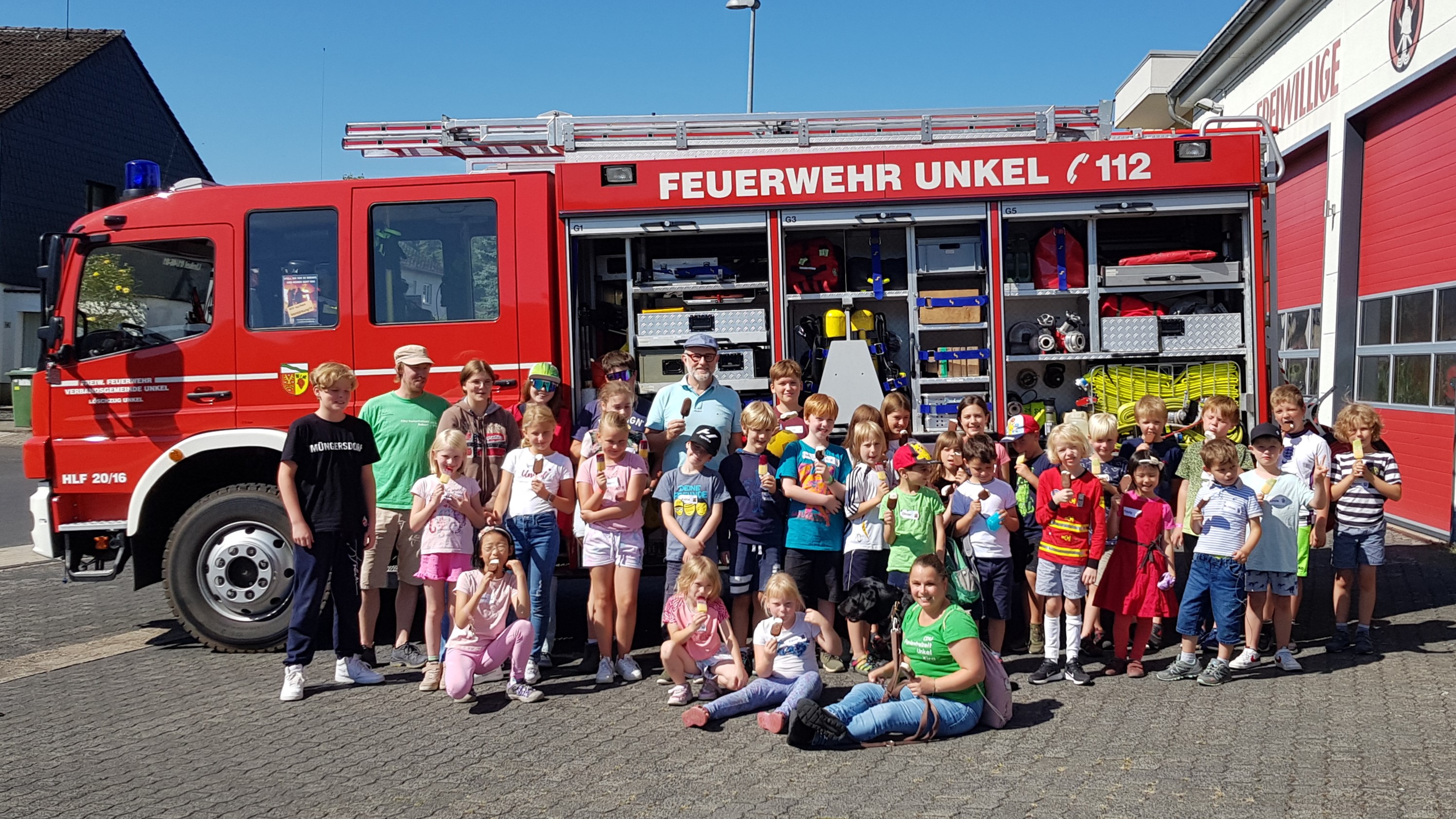 Begeistert waren die Pnz der Unkeler Ferienfreizeit im vergangenen Jahr bei ihrem Besuch der Feuerwehr  