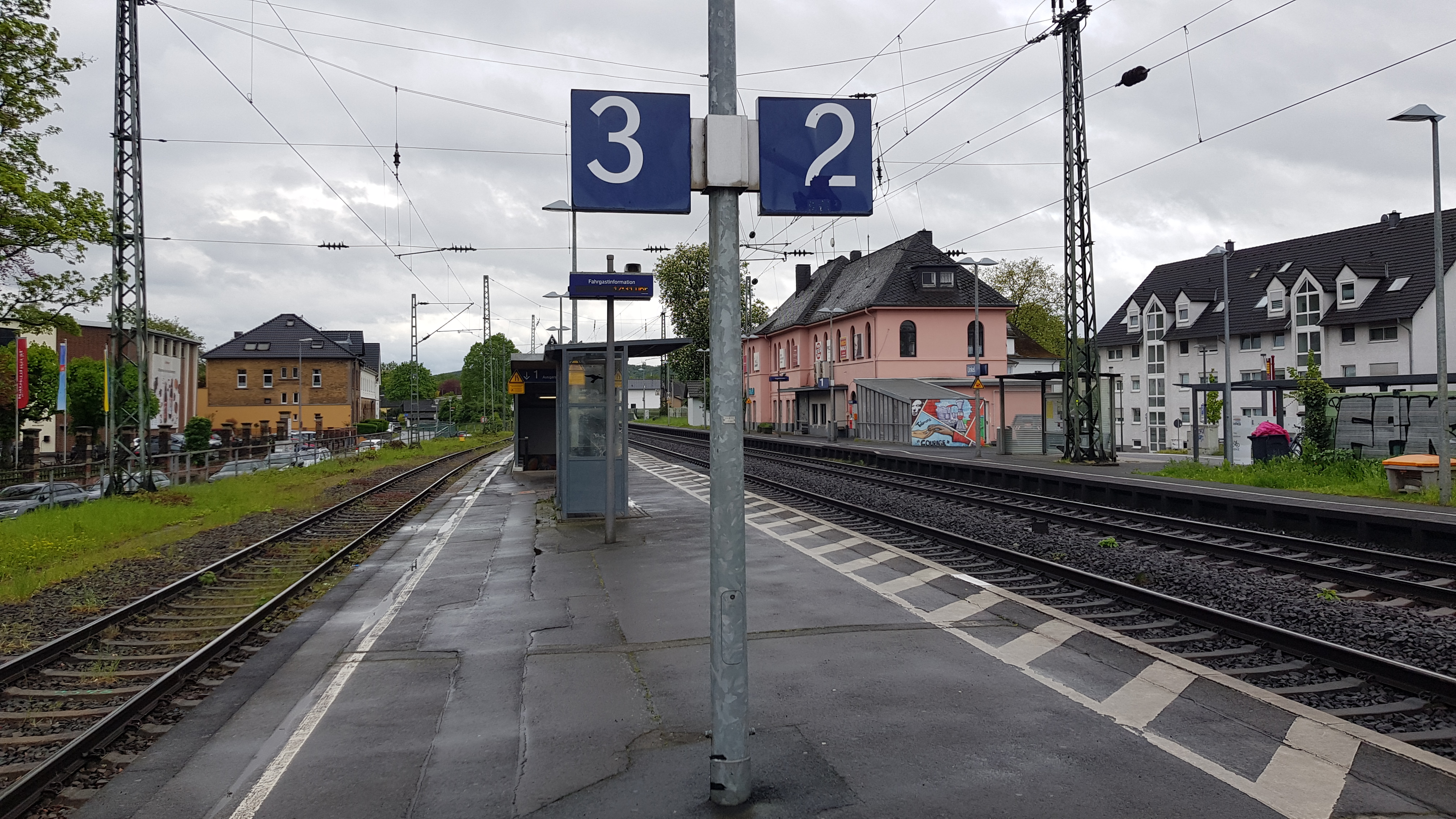 stlich von Gleis 3 knnte ein neuer Bahnsteig entstehen, der ber die Rabenhorststrae angebunden wrde.