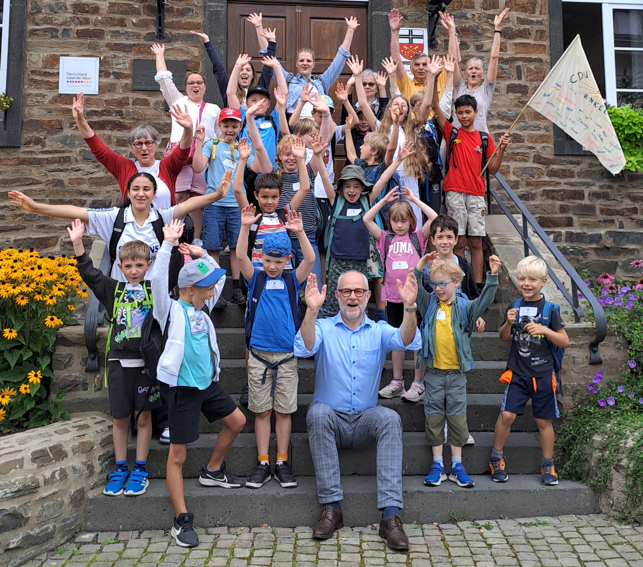 Auch ein Besuch des Stadtbrgermeisters Alfons Muhoff im Alten Rathaus Unkel stand auf dem Programm der Ferienfreizeit (Foto: Beate Johl)