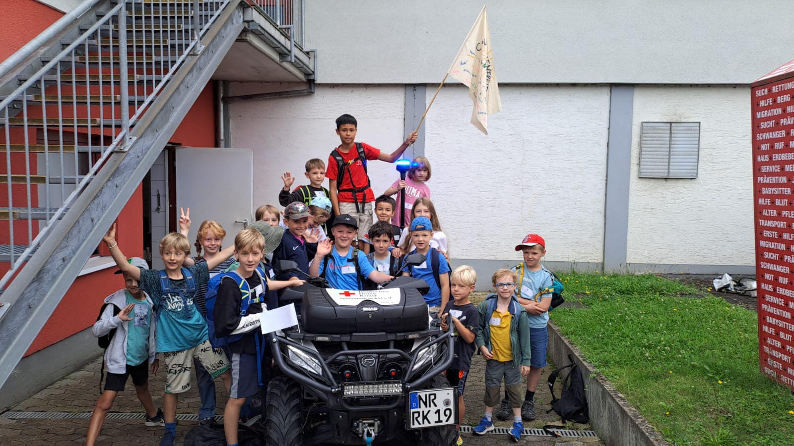 Begeistert waren die Pnz der Unkeler Ferienfreizeit im vergangenen Jahr, hier bei ihrem Besuch des Deutschen Roten Kreuzes in Unkel